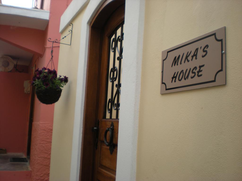 Vila Mika'S House Chalki Town Pokoj fotografie