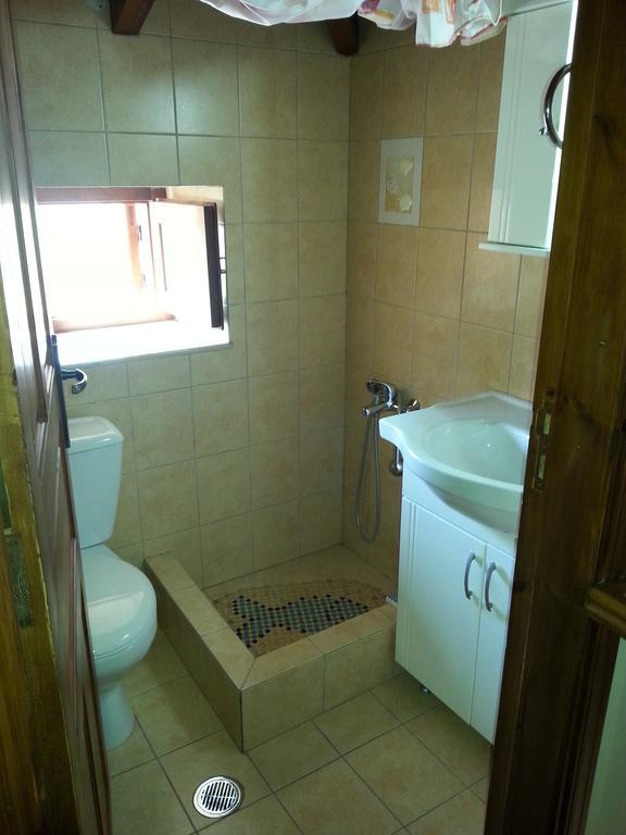 Vila Mika'S House Chalki Town Pokoj fotografie